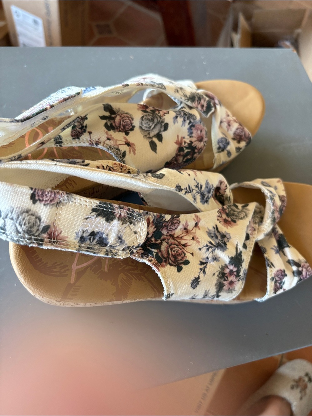 Blowfish Cream Floral Print Cork Wedge Sandals Size 10 Women's